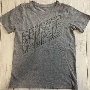 Nike T-shirt SZ Small